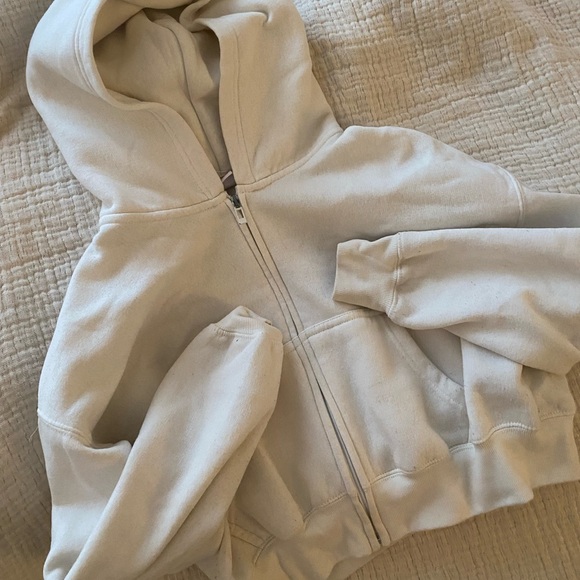 J.O & Co. Cropped Zip up - Picture 1 of 6